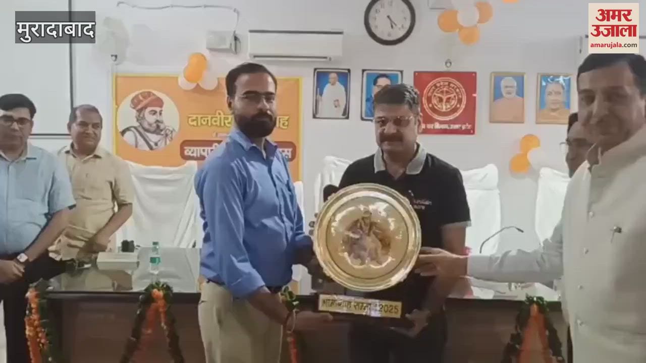 Traders cut cake on Bhamashah Jayanti, Traders Welfare Day celebrated in State Tax Department office
