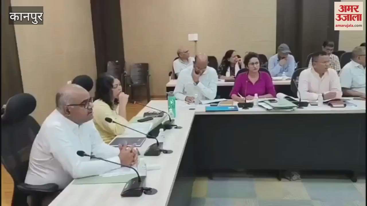 DM expressed displeasure with officials in the meeting held in the new auditorium at Sarasaiya Ghat