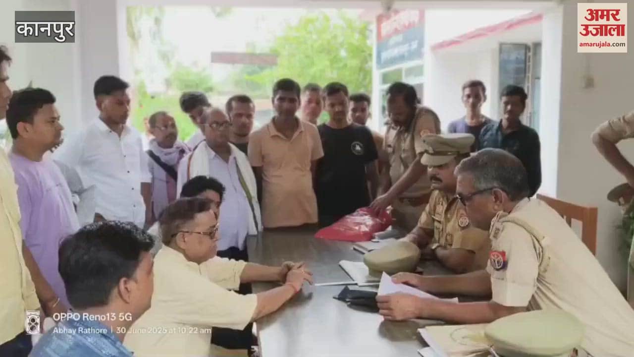 Jewelers shop stolen of lakhs of rupees, angry shopkeepers surrounded the police station