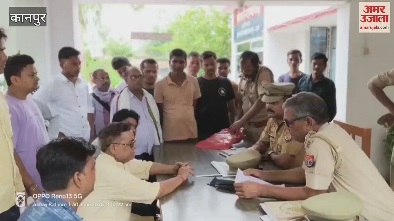 Jewelers shop stolen of lakhs of rupees, angry shopkeepers surrounded the police station