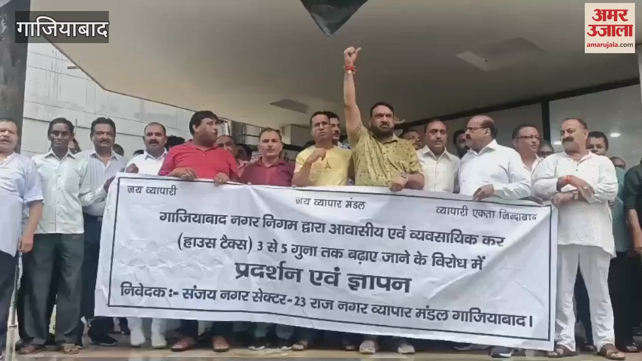 Traders protest against increase in house tax in Raj Nagar