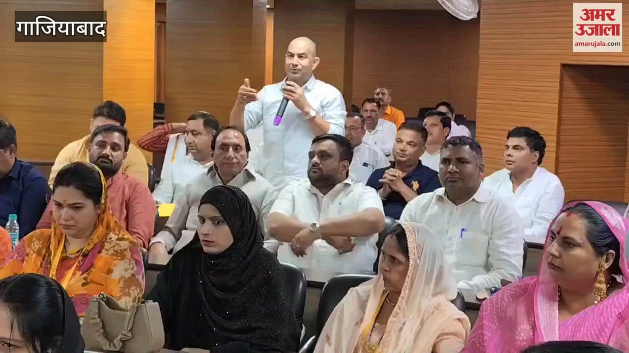 Protest in corporation office meeting regarding increased house tax in Ghaziabad