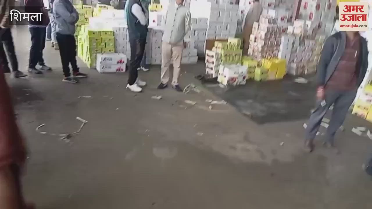 Shimla Water entered Bhattakufar fruit market coming out through wiper