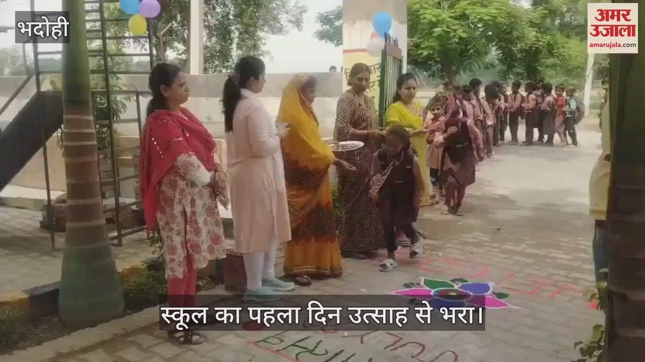 In Bhadohi schools children were welcomed with sandalwood tilak