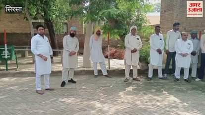 In Sirsa, teachers were busy in meeting with the principal, a four year old child died due to negligence