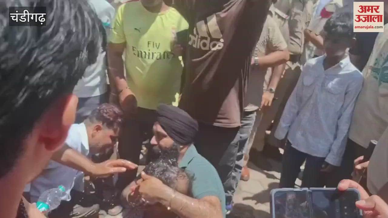 Chandigarh Administration and corporation teams reached Manimajra demolish houses near Shivalik Garden