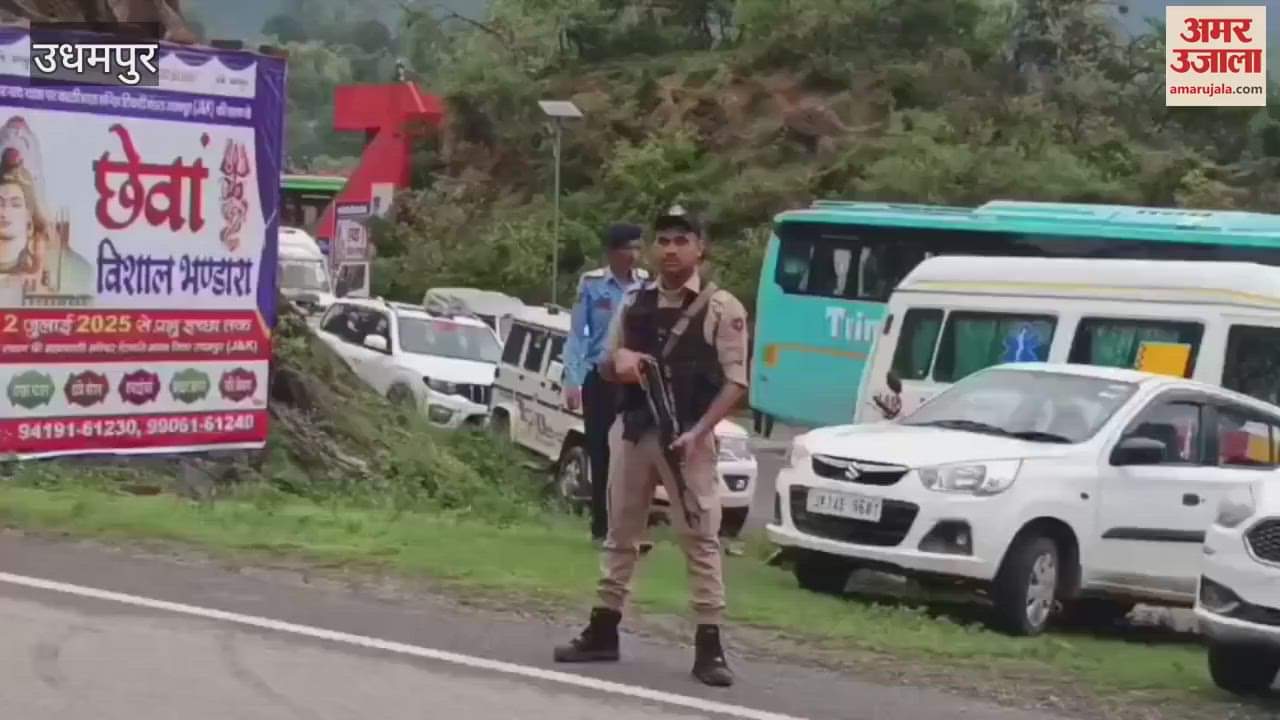 The first batch of Amarnath Yatra was given a grand welcome in Tikri, DIG Sara Rizvi and DC Saloni Rai were present