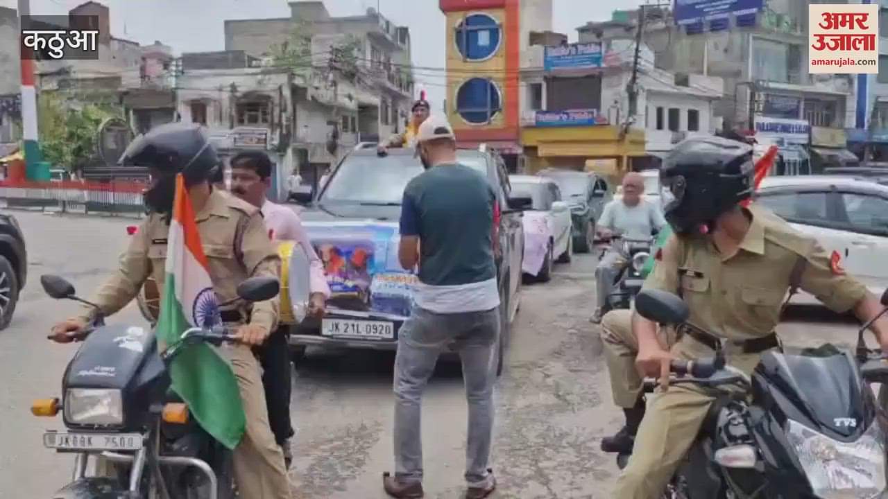 Mohit Kanathia, who returned after conquering Everest, was given a grand welcome at Government Degree College Kathua