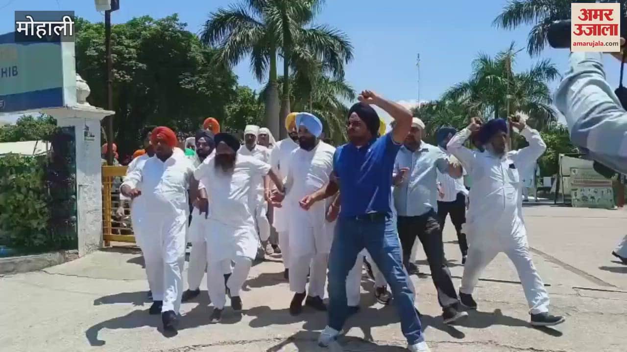Akali workers going from Gurdwara Amb Sahib to Vigilance office in Mohali were detained