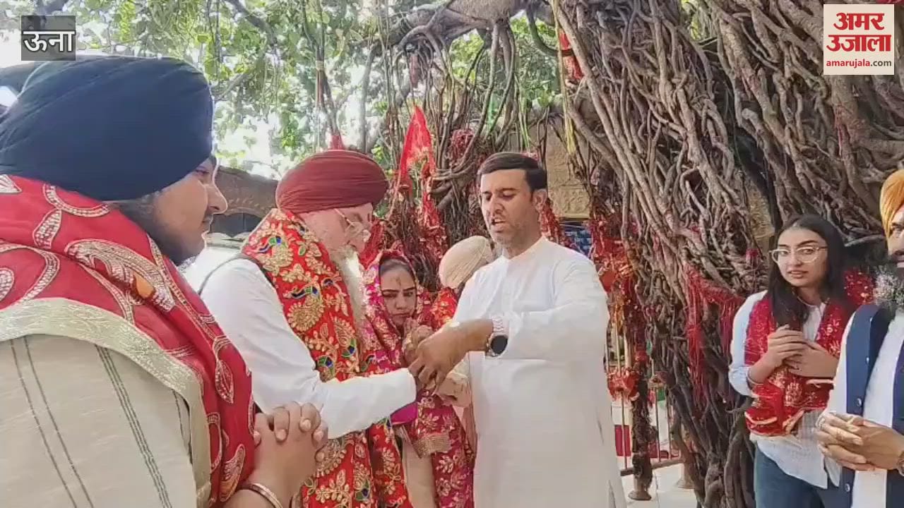 Una Punjab Assembly Speaker along with his family offered prayers at the temple of Mata Chintapurni