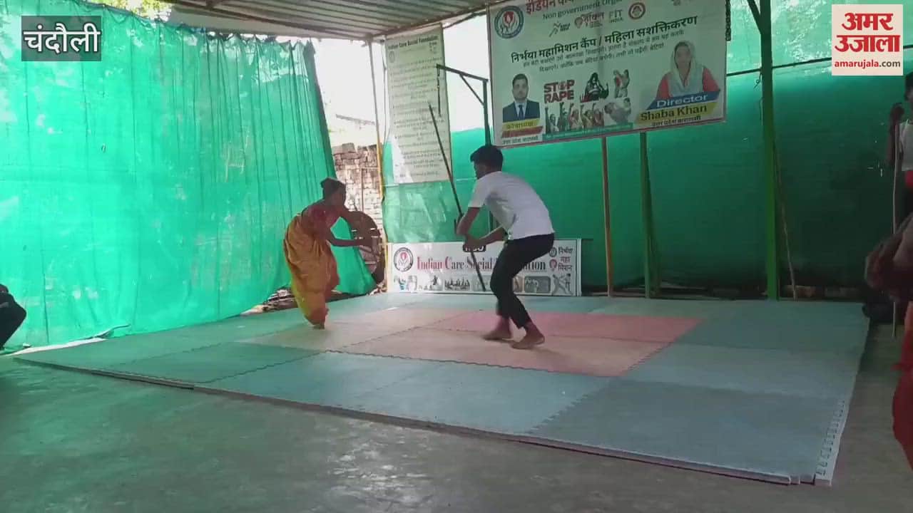 Daughters were seen as Jhansi ki Rani attacked with sword and stick VIDEO