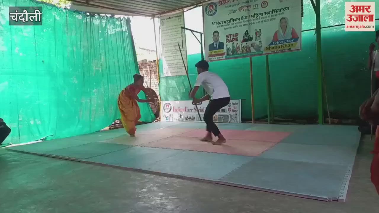 Daughters were seen as Jhansi ki Rani attacked with sword and stick VIDEO