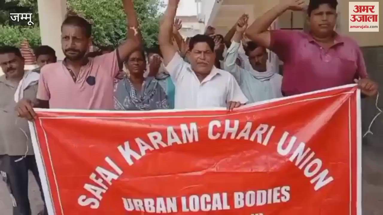 Sanitation workers on strike in Samba, protesting against the government over their demands