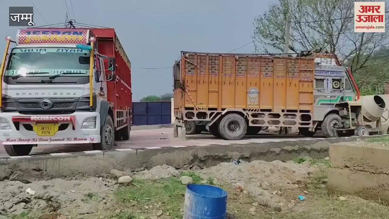 Samba police foiled a major attempt of cattle smuggling, seized four trucks and rescued about 45 cattle