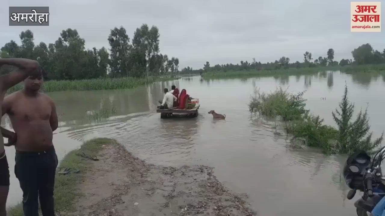 Flood increased the difficulties of the villagers of Osita Jagdevpur, water filled in the main road