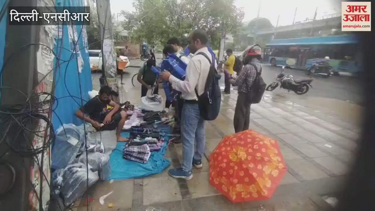 People were seen buying umbrellas amidst rain in Delhi