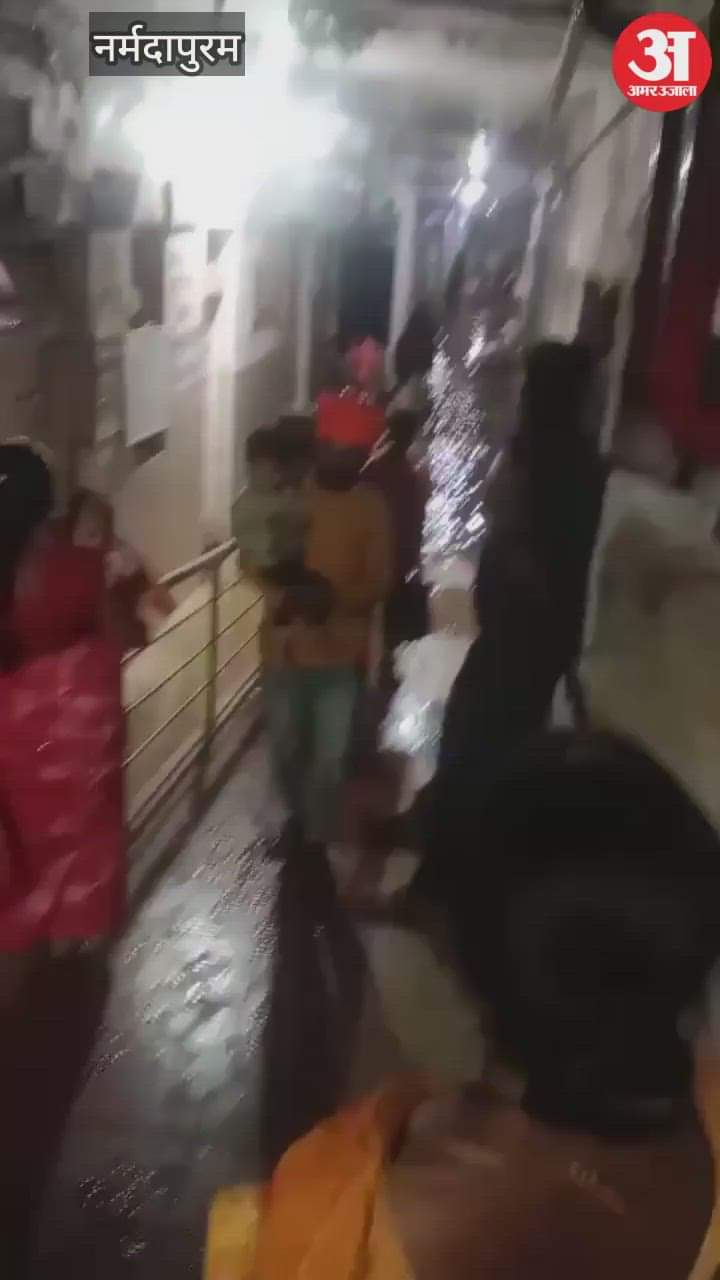 Due to one hour of heavy rain, the district hospital turned into a pond