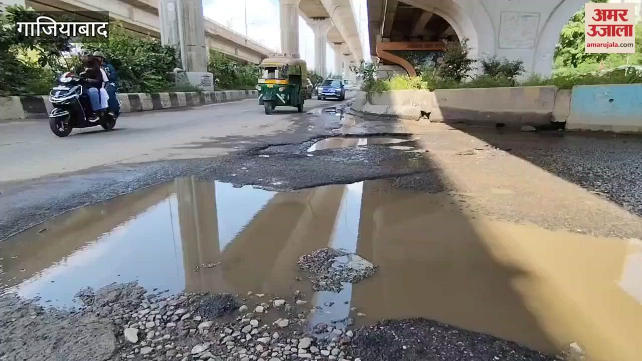 Potholes on Kavad Marg of Delhi-Meerut Road