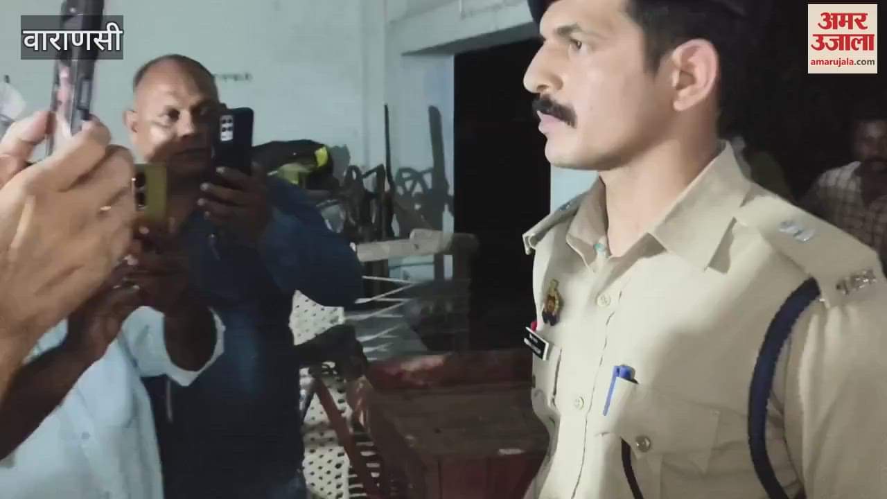 student was murdered in room in Varanasi by slitting her throat with sharp weapon in varanasi