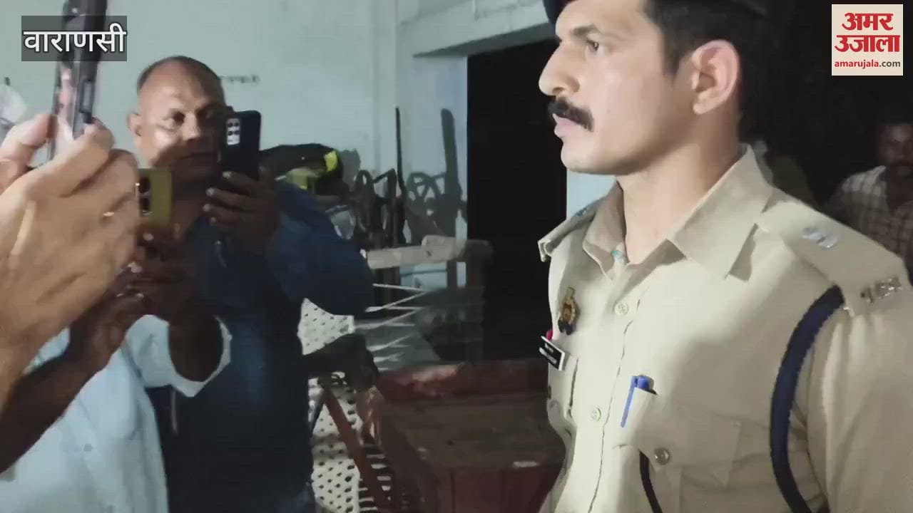 student was murdered in room in Varanasi by slitting her throat with sharp weapon in varanasi