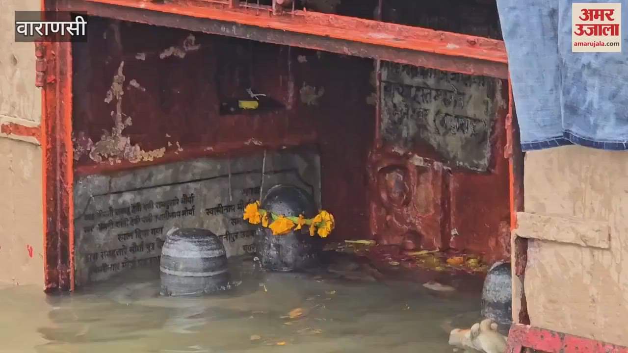 Ganga water started rising in Kashi many ghats lost connectivity see VIDEO