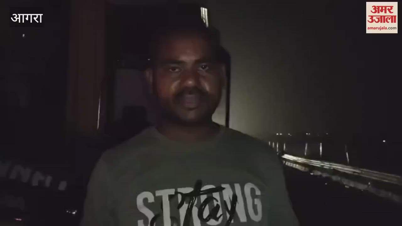 accident on Agra Lucknow Expressway bus shattered into pieces driver'