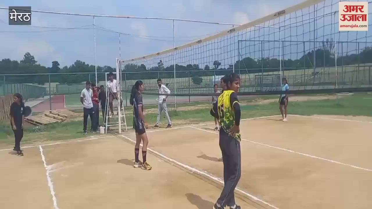 Meerut: Players participated in volleyball competition at Kailash Prakash Stadium