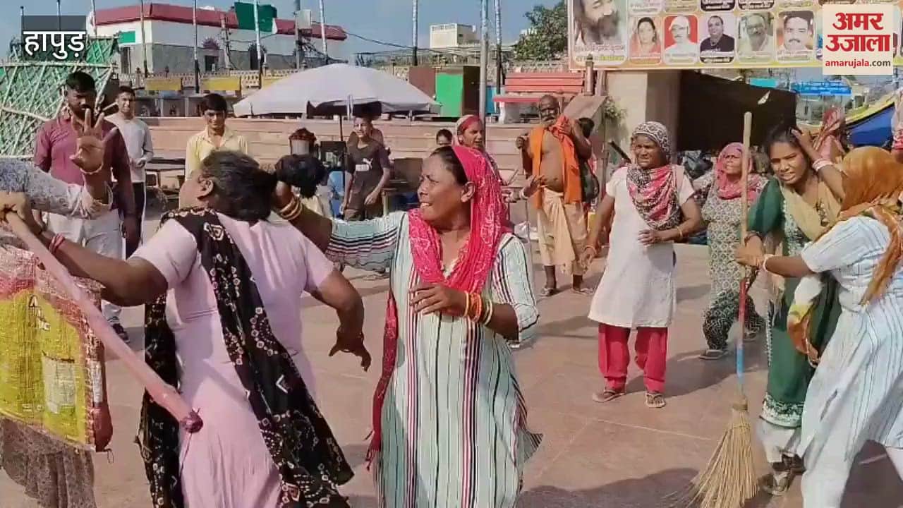 Women fight with brooms in Hapur