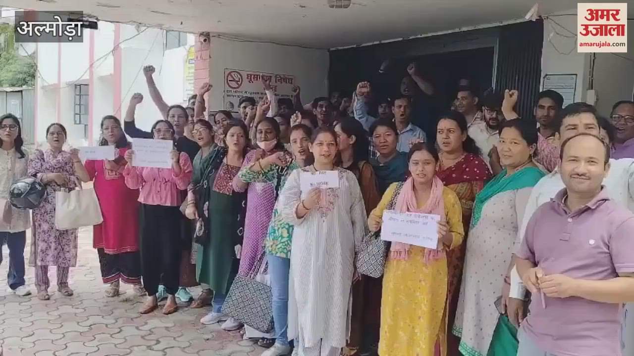 NHM workers demonstrated at CMO office in almora