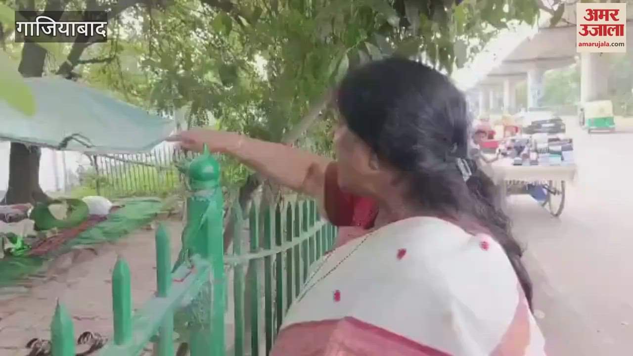 Mayor Sunita Dayal explaining about the construction of illegal shrine in Ghaziabad