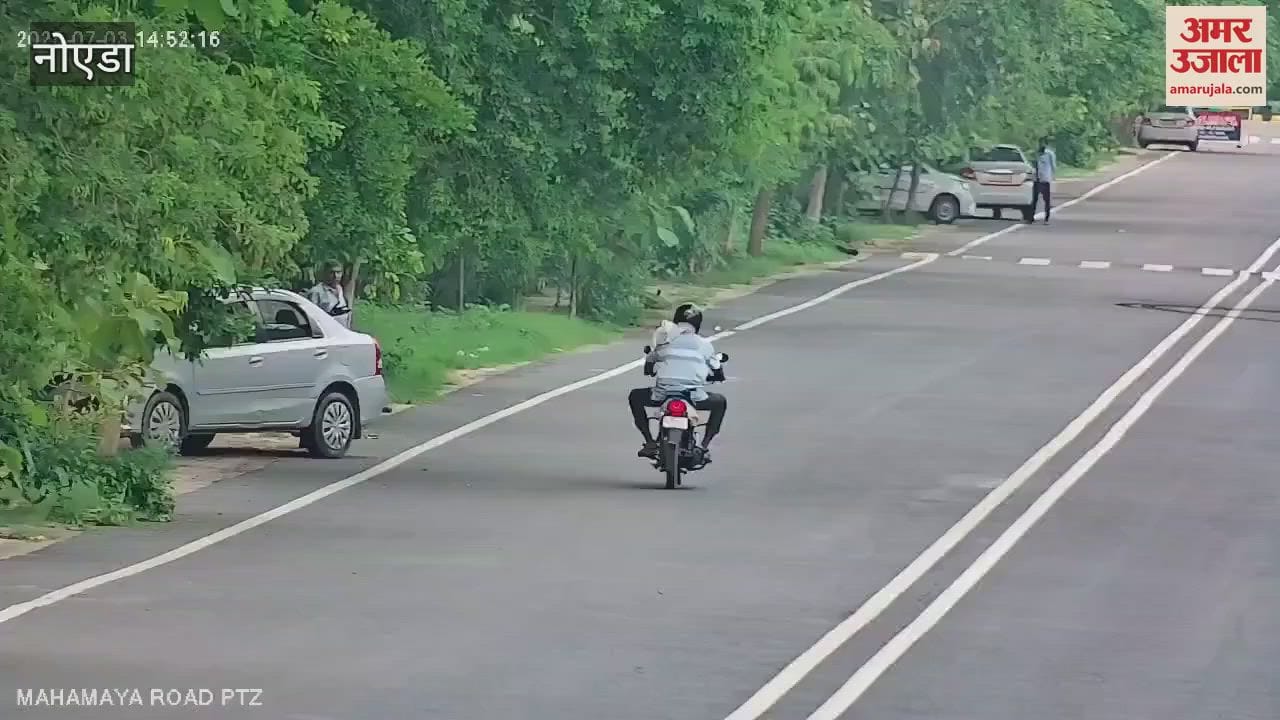 Stunts performed by luxury sports car on middle of road in Noida