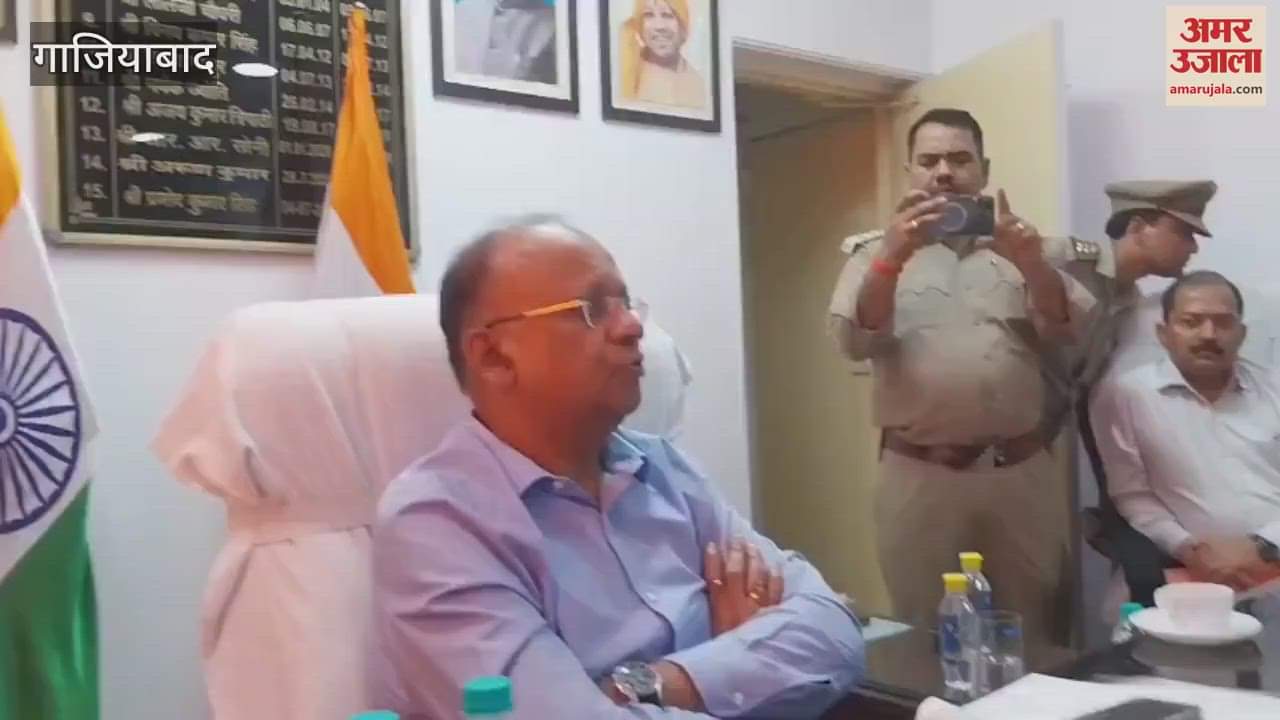Ghaziabad Transport Commissioner BN Singh arrived to inspect RTO office