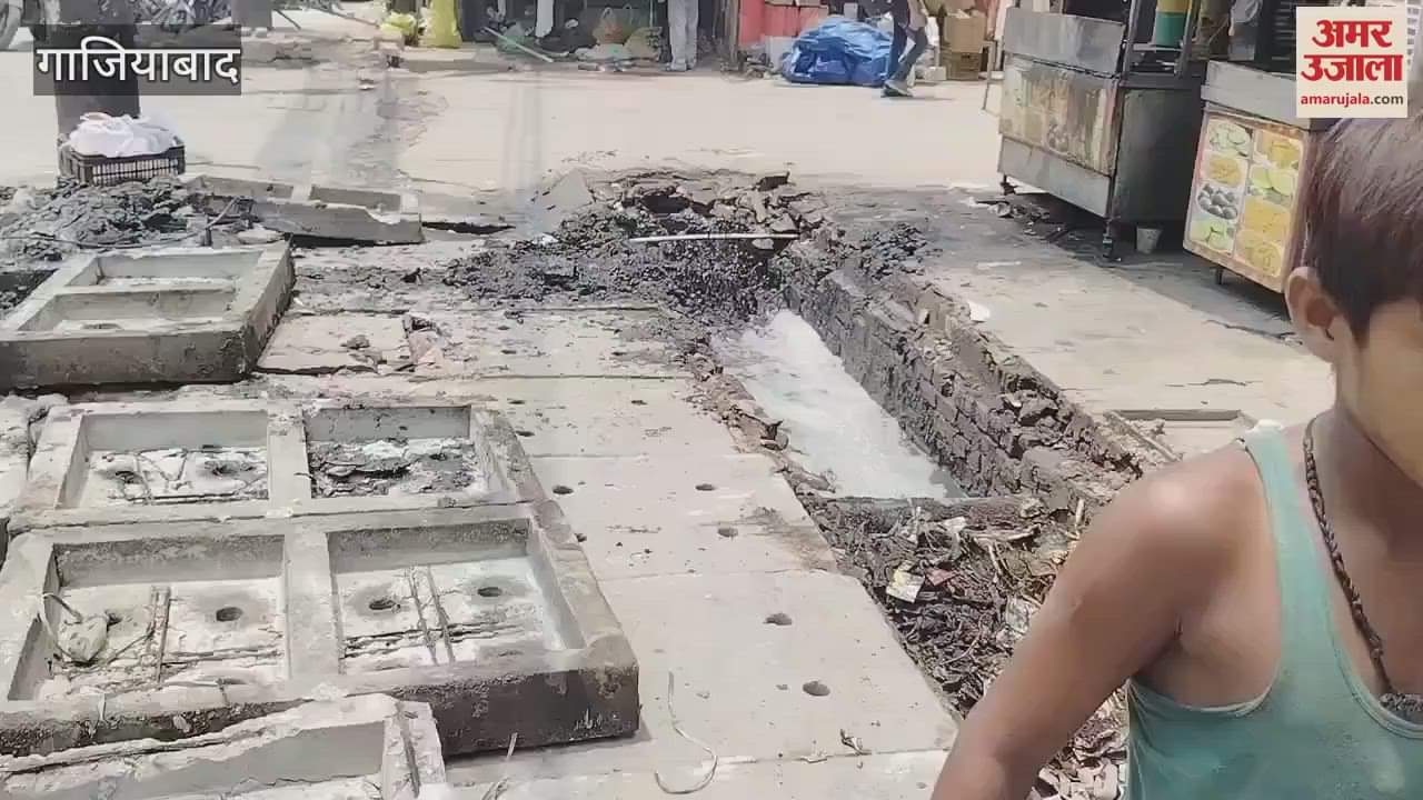 Gas pipeline damaged due to cleaning of drain in Ghaziabad