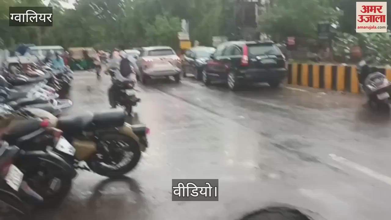 The road which the minister inspected collapsed two hours later, two executive officers were suspended