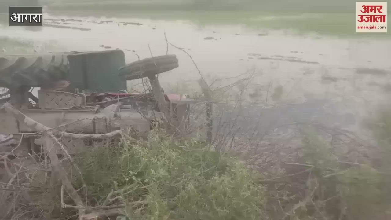 Tractor-trolley full of workers overturned