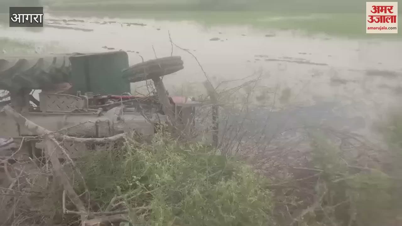Tractor-trolley full of workers overturned