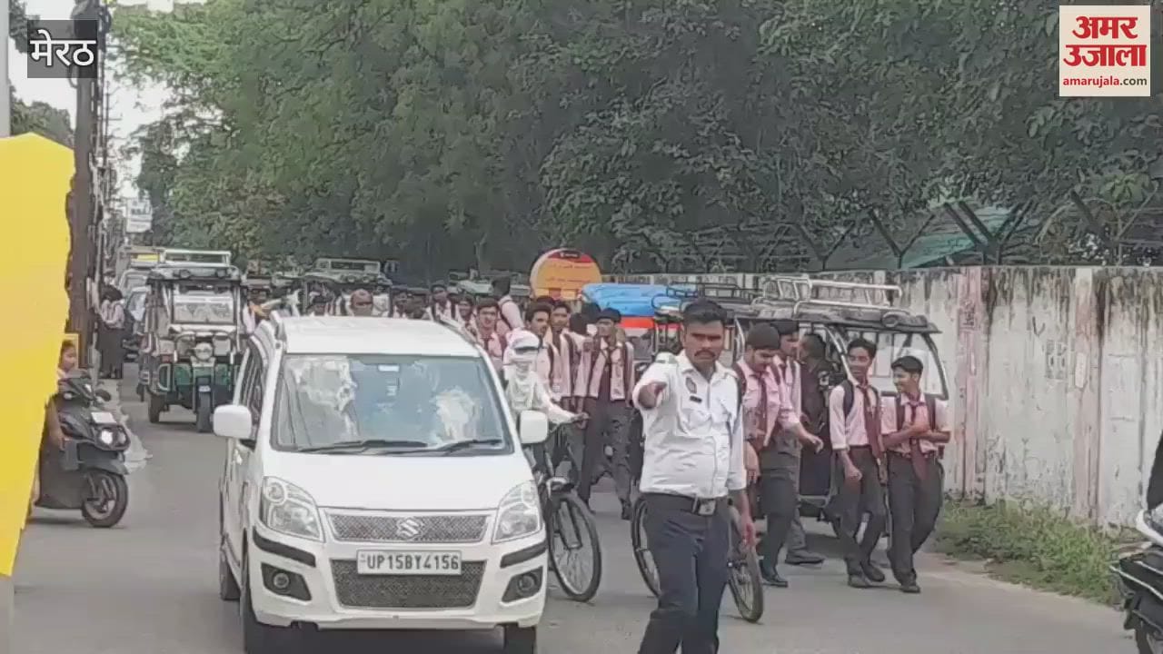 Meerut: Route diversion in front of GTB Public School on West End Road, yet traffic jam situation persists