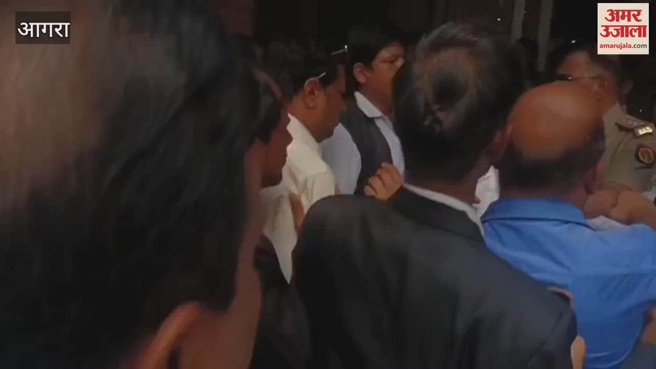 parking thekedar beaten advocate in agra