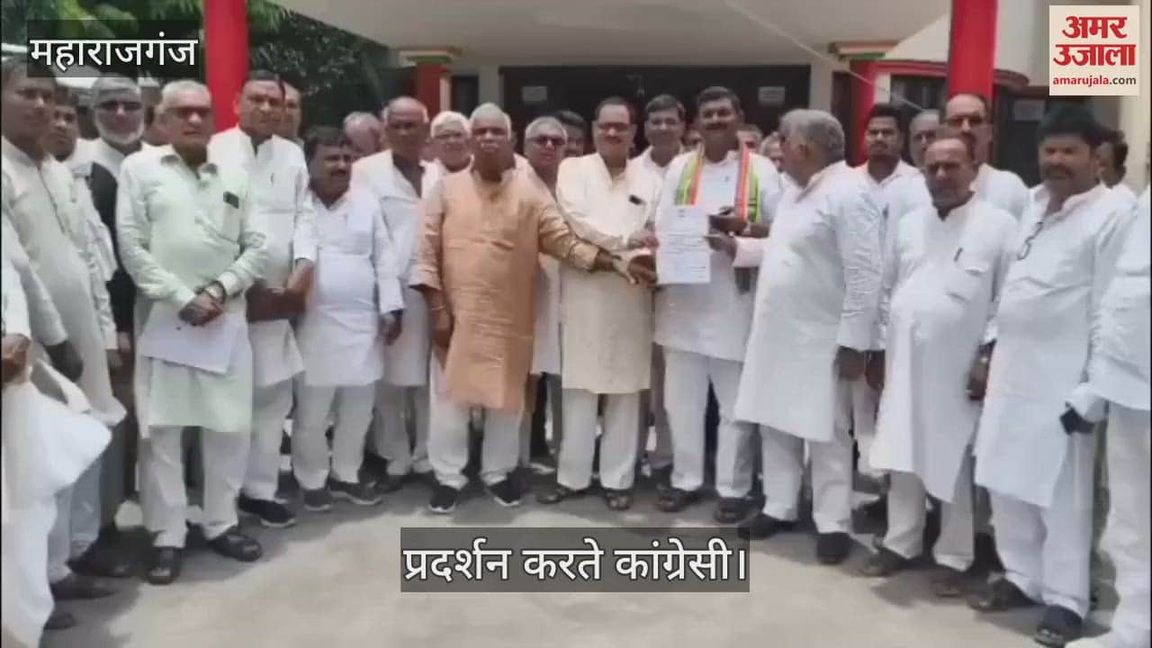 Congress protested and demonstrated against the closure of primary and junior schools