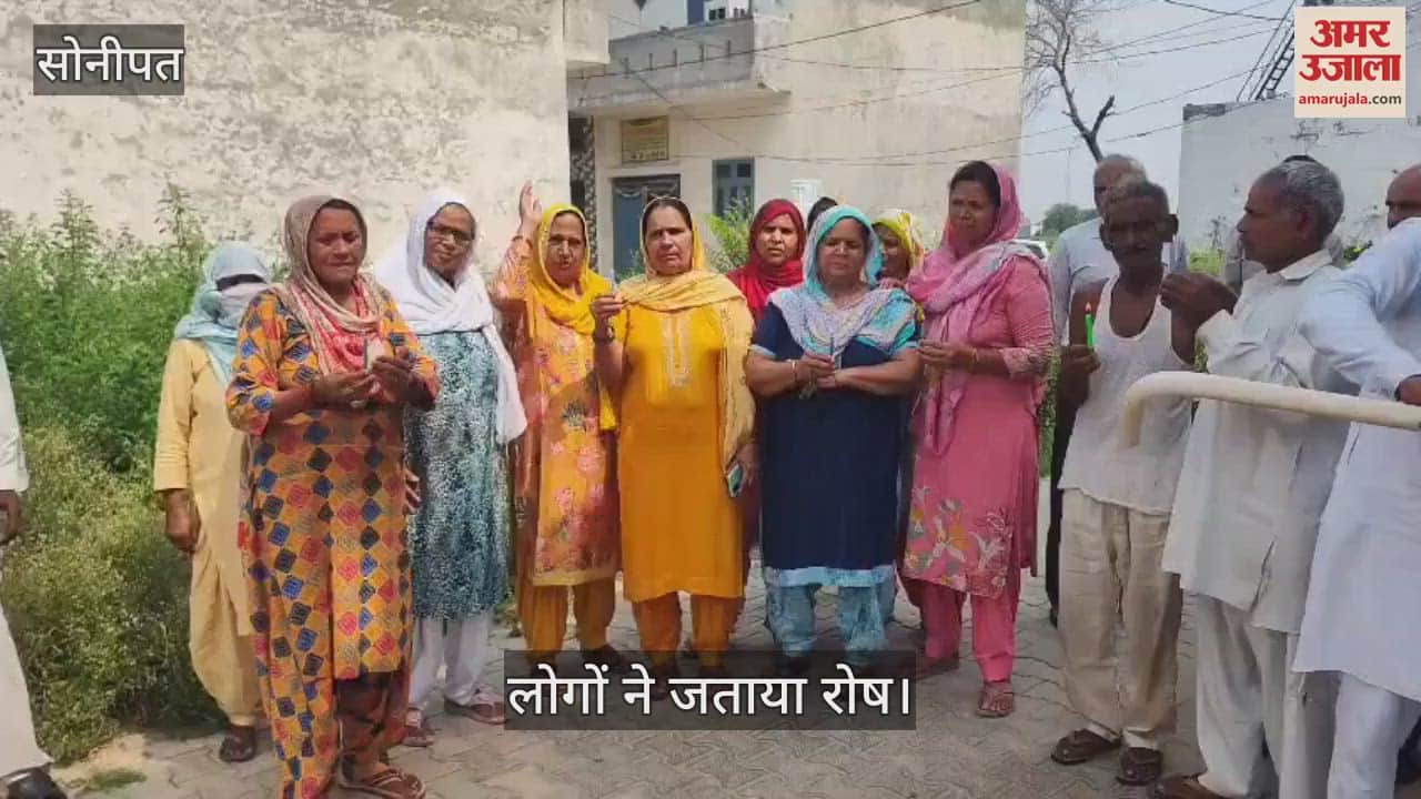 People protest against the increase in electricity bills