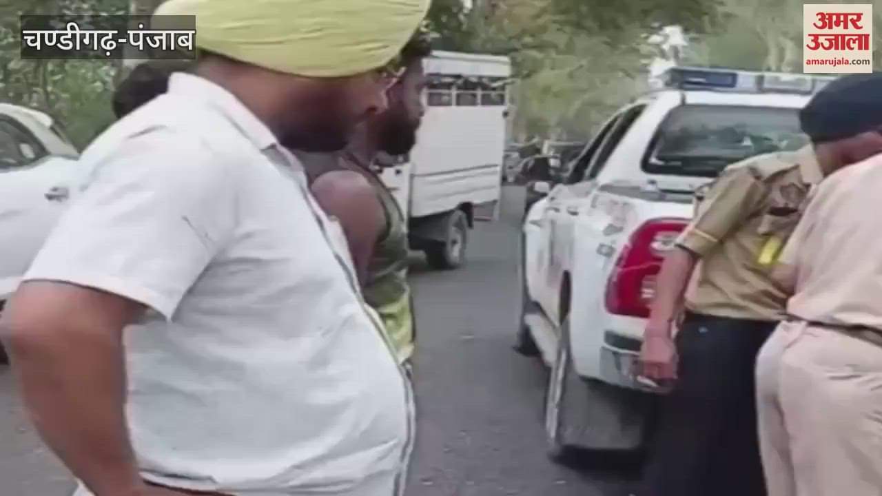 Private bus and car collide in Firozepur