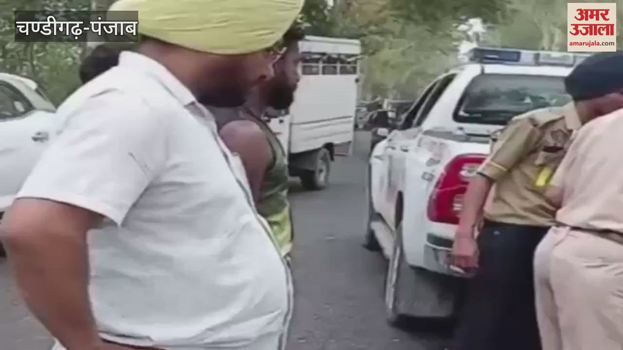 Private bus and car collide in Firozepur