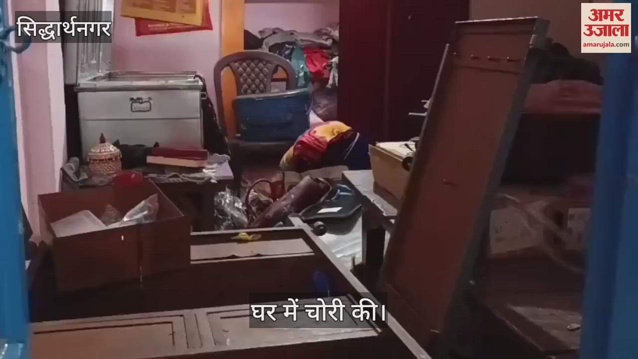 Thieves entered the shop through the roof and stole jewellery worth more than Rs 20 lakh