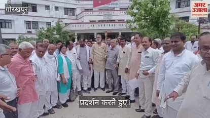 Congressmen also protested and demonstrated in Gorakhpur