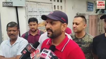 Sirmaur Department should reduce the increased fees in indoor stadium badminton players submitted memorandum to dc