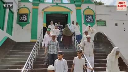 There was vigilance during Friday prayers, RRF and PAC personnel were seen deployed along with the police