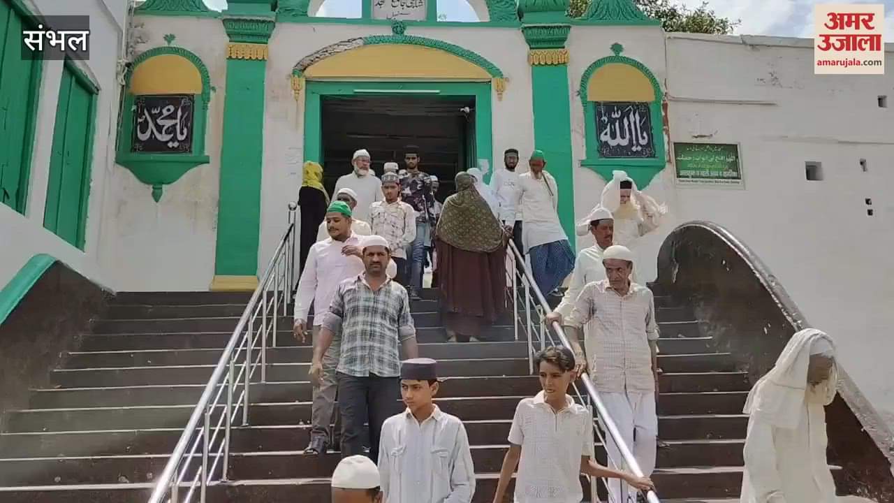 There was vigilance during Friday prayers, RRF and PAC personnel were seen deployed along with the police