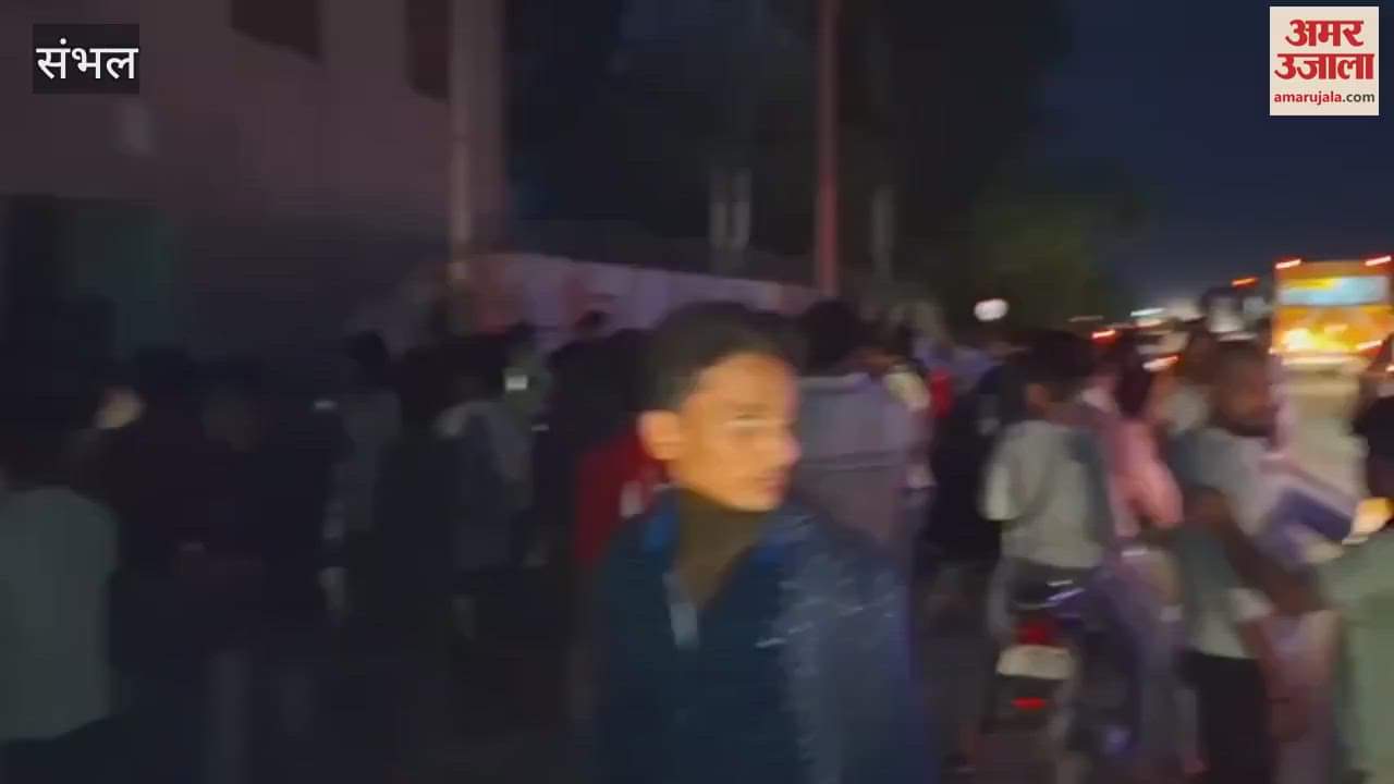 The car carrying the wedding procession collided with the wall, eight people including the groom died