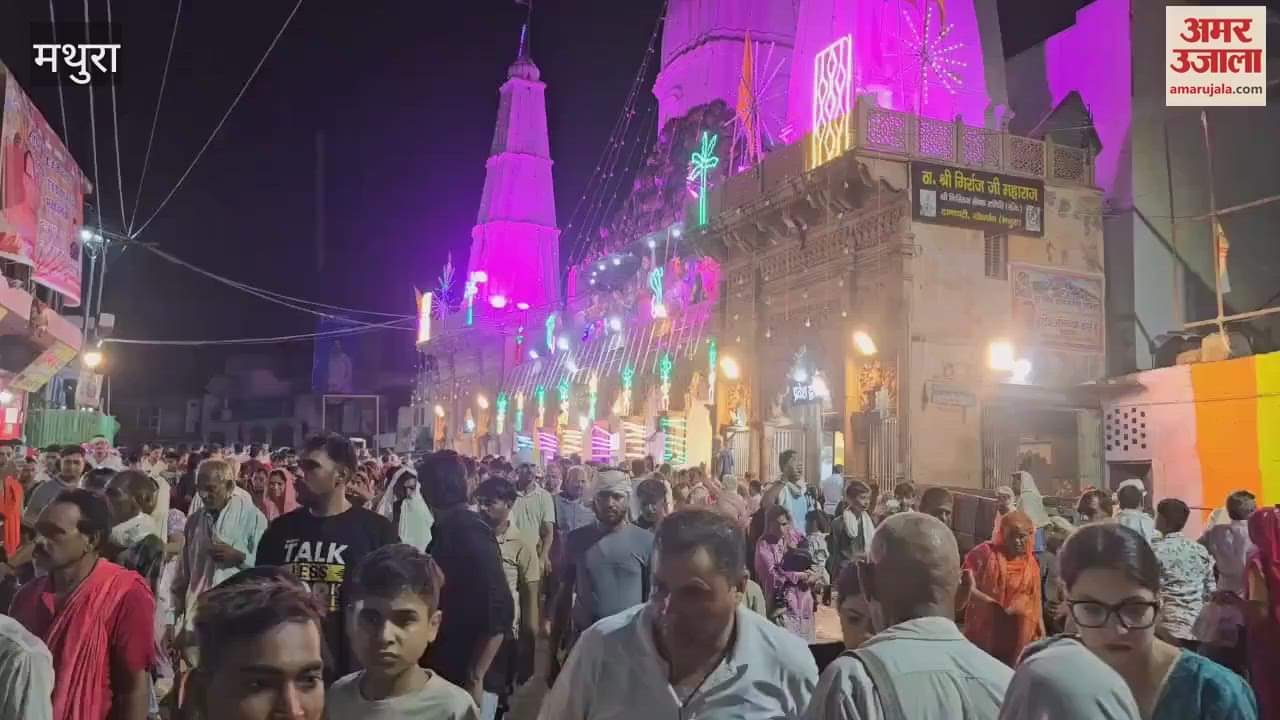 huge crowd devotees gathered to perform Govardhan Parikrama