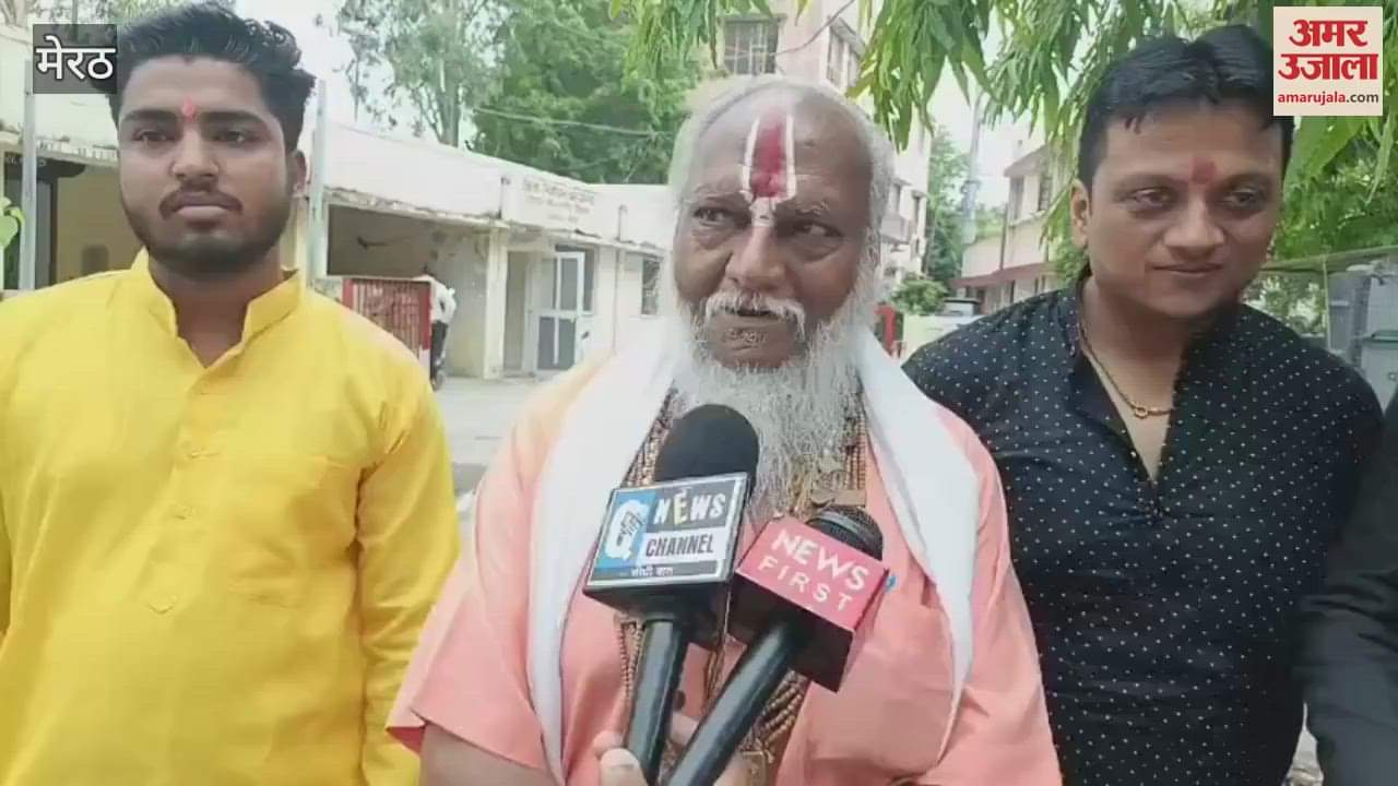 Shopkeepers should put name plates on the Kanwar route, Shani Peethadheeshwar Mahendra Das Maharaj submitted a memorandum to the DM